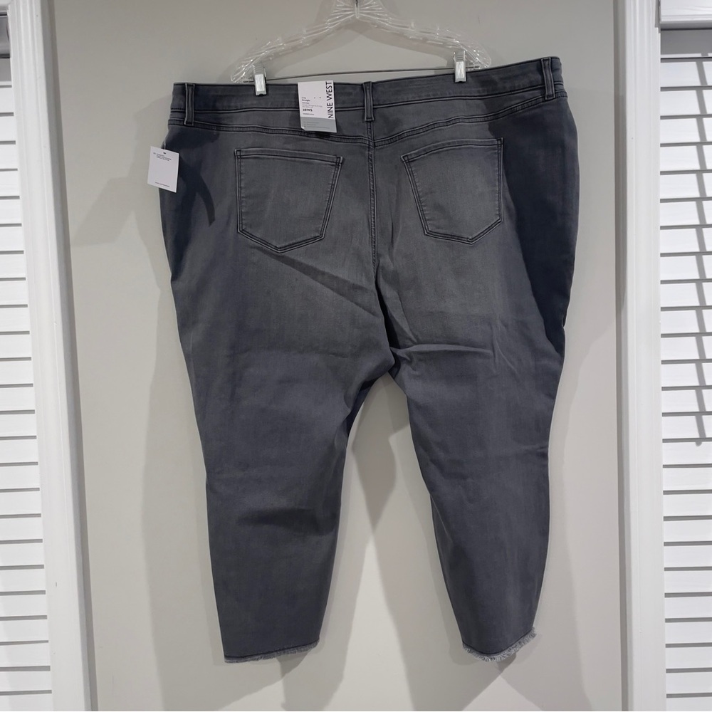 NWT Nine West Slimming High-Waisted Straight-Leg Crop Jeans - Gray, 28W Short - Picture 5 of 9